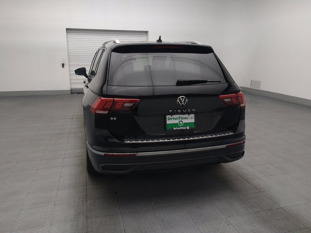 Used 2023 Volkswagen Tiguan SE w/ Panoramic Sunroof Package FWD image 6