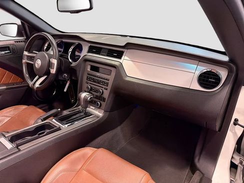 Used 2011 Ford Mustang Premium w/ 201A Rapid Spec Order Code RWD image 22