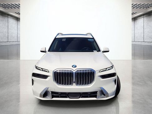 Used 2023 BMW X7 xDrive40i w/ Premium Package AWD/4WD image 5