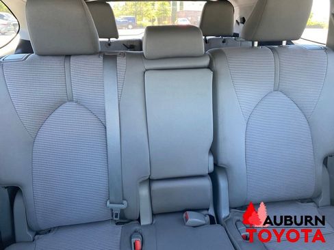 Used 2022 Toyota Highlander LE AWD/4WD image 23