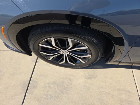 Used 2025 Toyota Crown Signia image 9