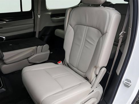 Used 2022 Jeep Wagoneer Series III w/ Premium Group I image 28