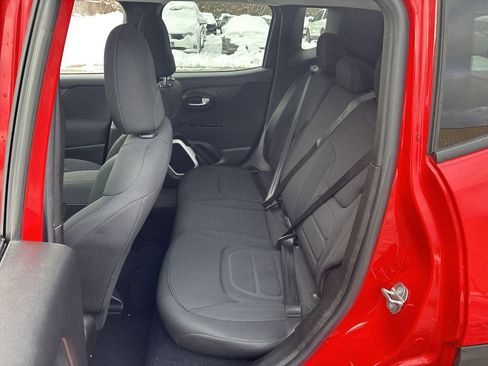 Used 2018 Jeep Renegade Latitude w/ Cold Weather Group image 25