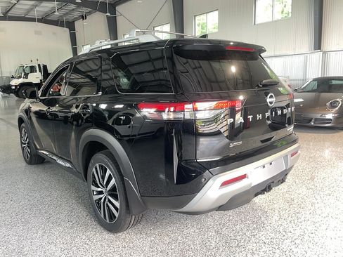 Used 2024 Nissan Pathfinder Platinum w/ Cargo Package AWD/4WD image 17