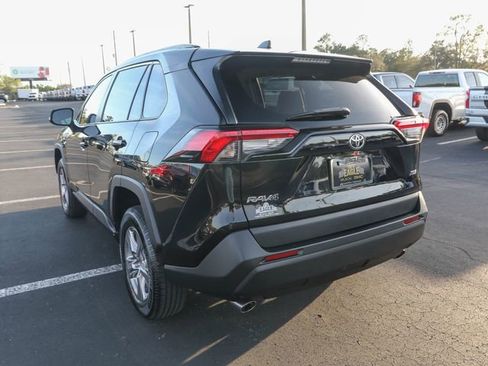 Used 2022 Toyota RAV4 XLE image 7