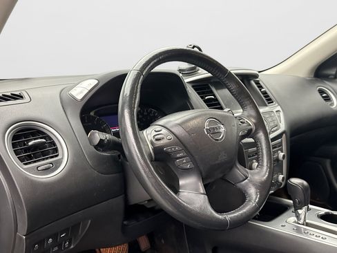 Used 2018 Nissan Pathfinder SL AWD/4WD image 7