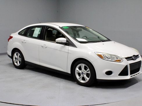 Used 2014 Ford Focus SE FWD image 1