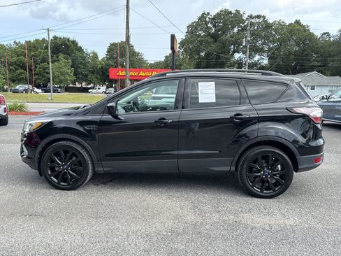 Used 2017 Ford Escape SE w/ Equipment Group 201A FWD image 2