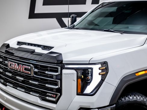 Used 2026 GMC Sierra 2500 AT4 w/ AT4 Premium Plus Package AWD/4WD image 24