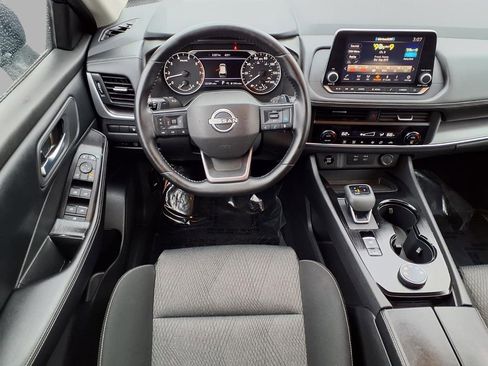 Certified 2025 Nissan Rogue SV image 4