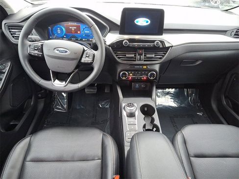 Certified 2022 Ford Escape Titanium image 11