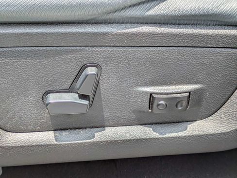 Used 2019 RAM 1500 Big Horn RWD image 10