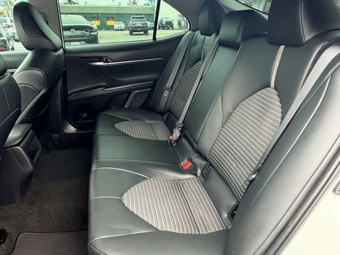 Used 2022 Toyota Camry SE w/ Carpet Mat Package (TMS) FWD image 17