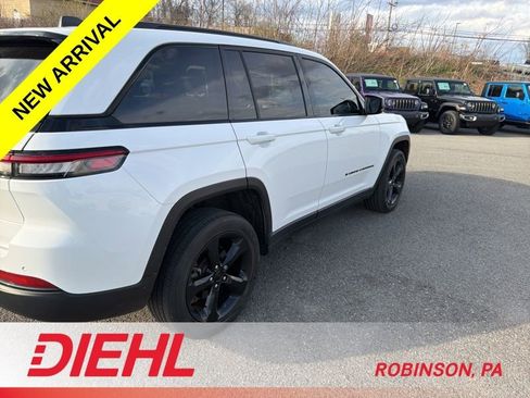 Certified 2023 Jeep Grand Cherokee Altitude image 6