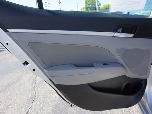 Used 2019 Hyundai Elantra SEL FWD image 18