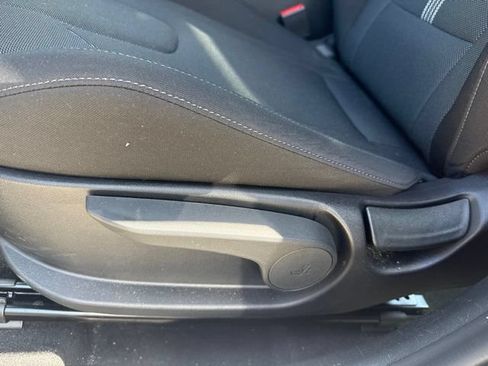 Used 2025 Hyundai Elantra SE FWD image 11