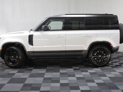 Used 2025 Land Rover Defender 110 S AWD/4WD image 4
