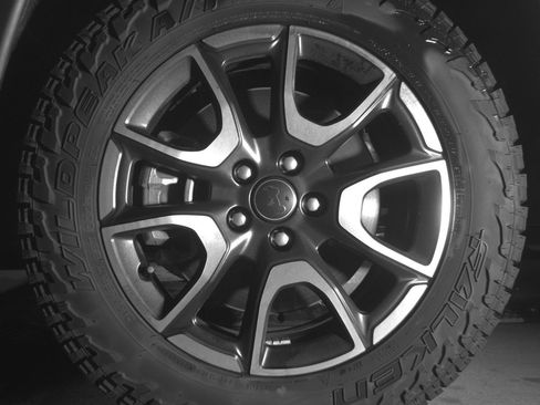 Used 2025 Jeep Compass Trailhawk AWD/4WD image 12