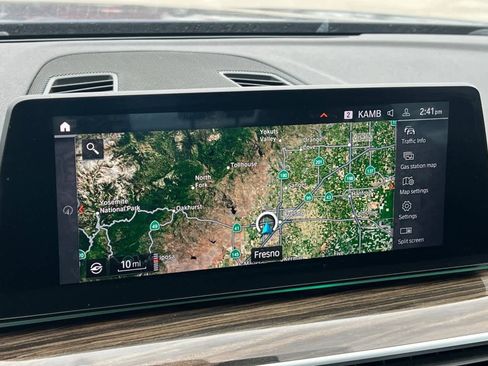 Used 2020 BMW 530e w/ Convenience Package image 19