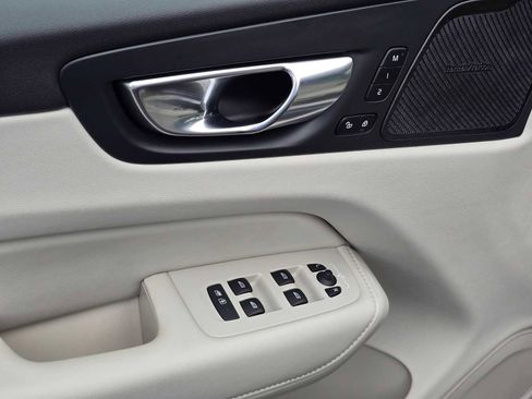 Certified 2023 Volvo XC60 B5 Ultimate w/ Climate Package image 23