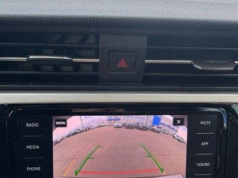 Used 2022 Volkswagen Passat 2.0T SE image 16