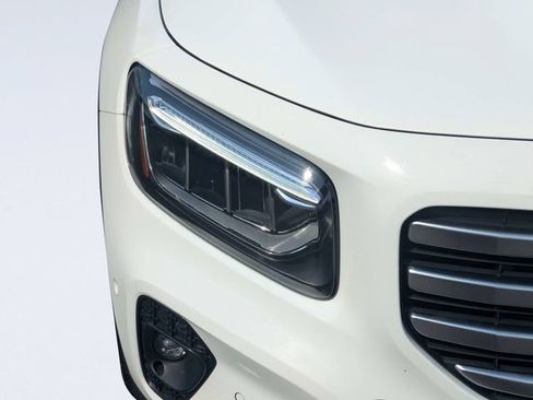 Used 2025 Mercedes-Benz GLB 250 image 9