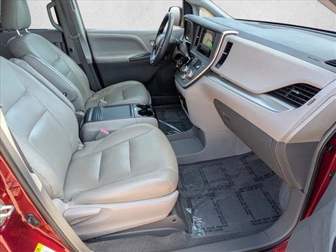 Used 2015 Toyota Sienna LE FWD image 22