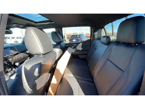 Used 2023 Toyota Tacoma TRD Off-Road w/ TRD Premium Off Road Package image 28