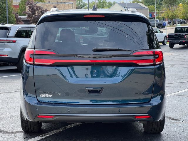 Used 2025 Chrysler Pacifica Limited FWD image 52
