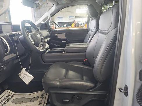 Used 2025 Ford Expedition Active AWD/4WD image 4