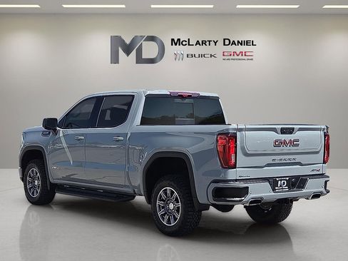 Used 2024 GMC Sierra 1500 AT4 w/ Technology Package AWD/4WD image 4