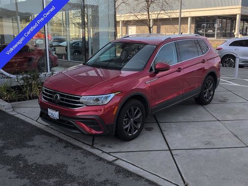 Used 2022 Volkswagen Tiguan SE w/ Panoramic Sunroof Package image 1