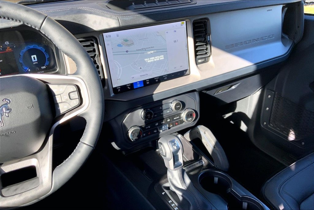 New 2026 Ford Bronco Outer Banks w/ Sasquatch Package AWD/4WD image 7