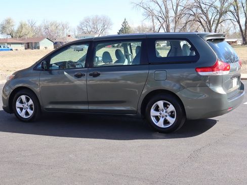 Used 2013 Toyota Sienna L image 8