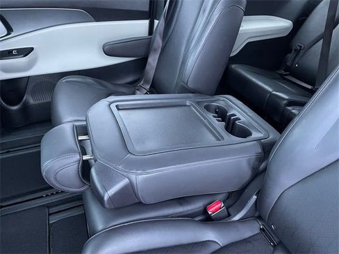 Used 2024 Kia Carnival LX image 20