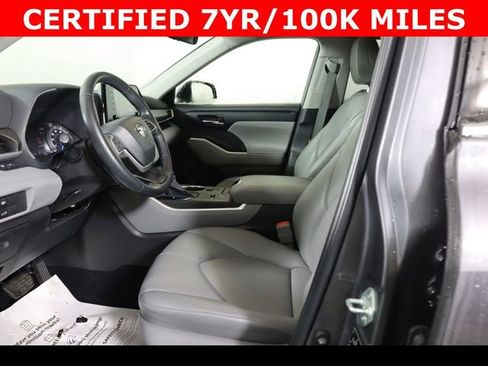 Used 2022 Toyota Highlander XLE image 18