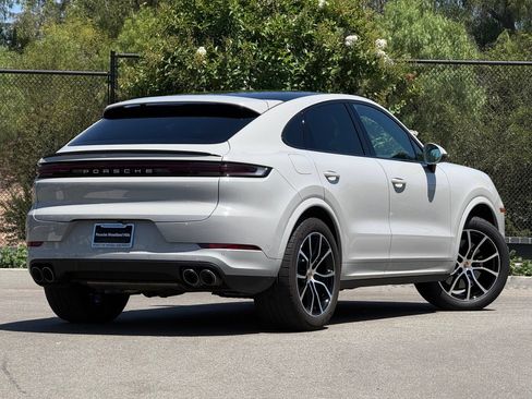 Used 2025 Porsche Cayenne Coupe AWD/4WD image 7