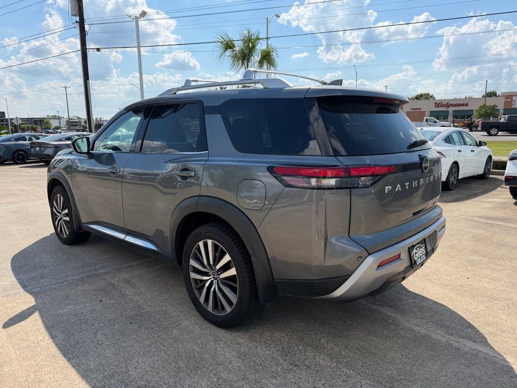 Used 2022 Nissan Pathfinder Platinum w/ Lighting Package (N92) FWD image 3