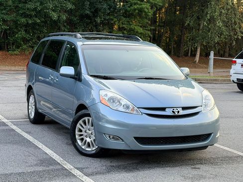 Used 2009 Toyota Sienna XLE w/ Towing Prep Pkg FWD image 4