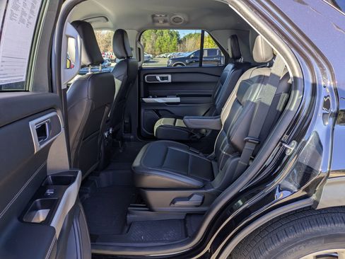 Certified 2022 Ford Explorer XLT w/ Equipment Group 202A image 28