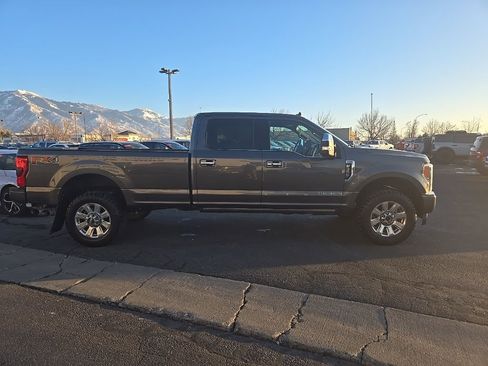 Used 2019 Ford F350 Platinum w/ Platinum Ultimate Package image 4