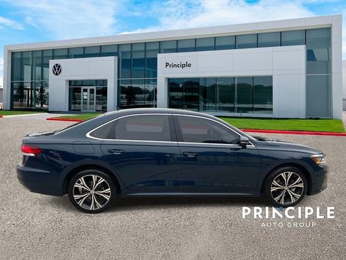 Used 2021 Volkswagen Passat 2.0T SE FWD image 5