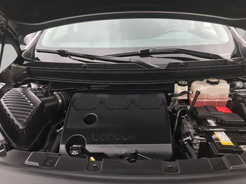 Used 2021 Buick Enclave Premium w/ Sun and Sites Package AWD/4WD image 7