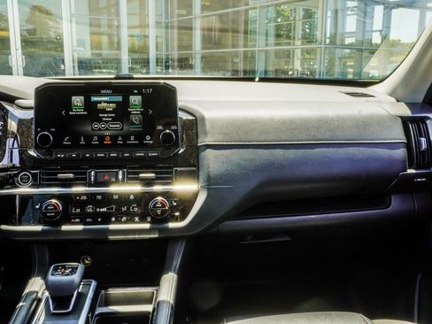 Used 2023 Nissan Pathfinder SL w/ Lighting Package (N92) AWD/4WD image 32