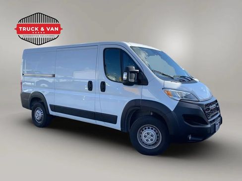 Used 2025 RAM ProMaster 2500 w/ Convenience Group FWD image 8