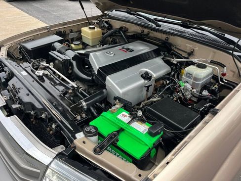 Used 2006 Toyota Land Cruiser image 70