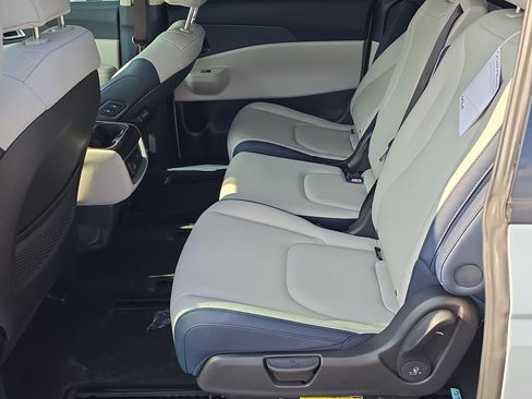 New 2026 Kia Carnival SX image 18