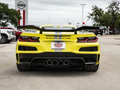Used 2023 Chevrolet Corvette Z06 w/ Z07 Performance Package RWD image 8