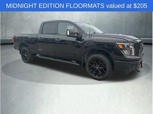 Used 2018 Nissan Titan SL w/ Midnight Edition image 9