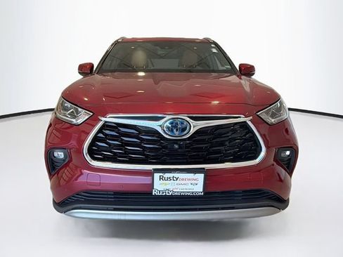 Used 2020 Toyota Highlander Platinum AWD/4WD image 2